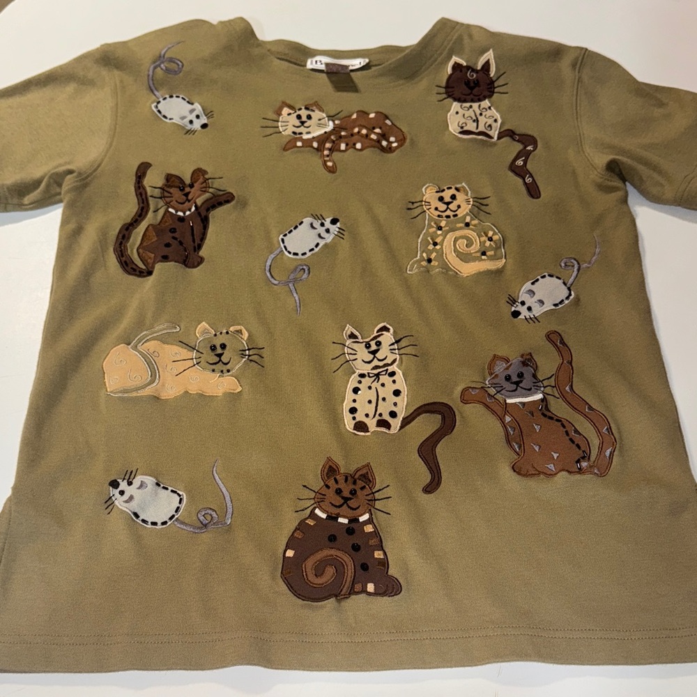 Cute Vintage Bechamel Cat and Mouse Embroidered Olive Green T-Shirt